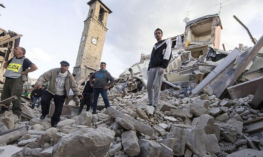 Korkutan deprem! 5.7 şiddetinde sallandılar insanlar sokağa çıktı