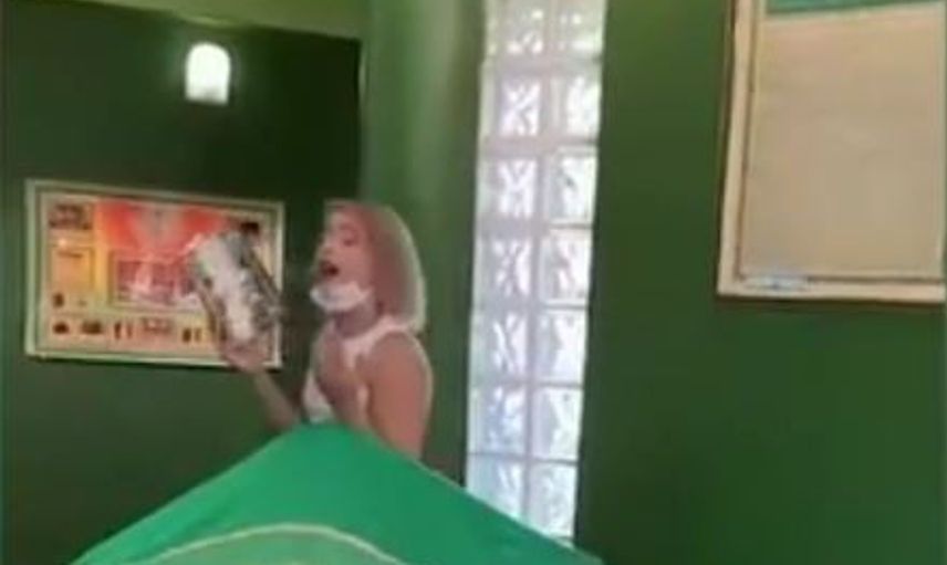 Türbede Video Çeken Kıza Tepkiler Çığ Gibi Büyüdü!