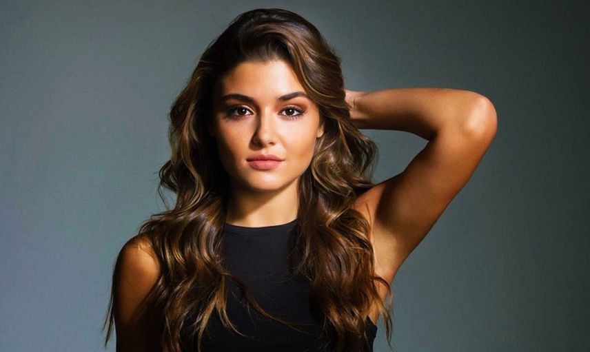 Sır Gibi Saklıyordu: Hande Erçel’in Gerçek Boyu Ortaya Çıktı