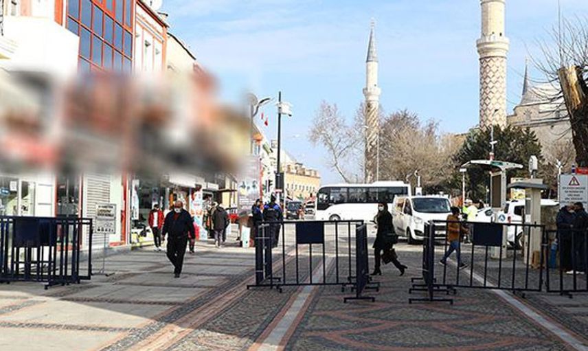 Edirne'de Yeni Karar: Çay Ocaklarının Faaliyeti Durduruldu, 2 Caddeye Girişler Kapatıldı