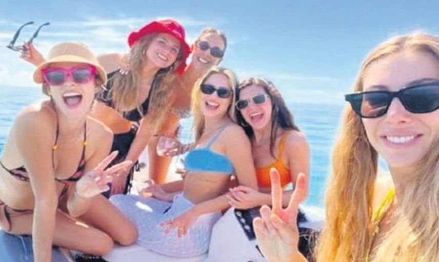 Şeyma Subaşı Mısırlı Sevgilisinin Miami’de ki Evinde Arkadaşları İçin Parti Verdi