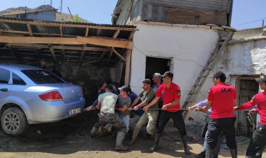 Selden Etkilenen Vatandaşlara Jandarma Yardım Eli Uzattı!
