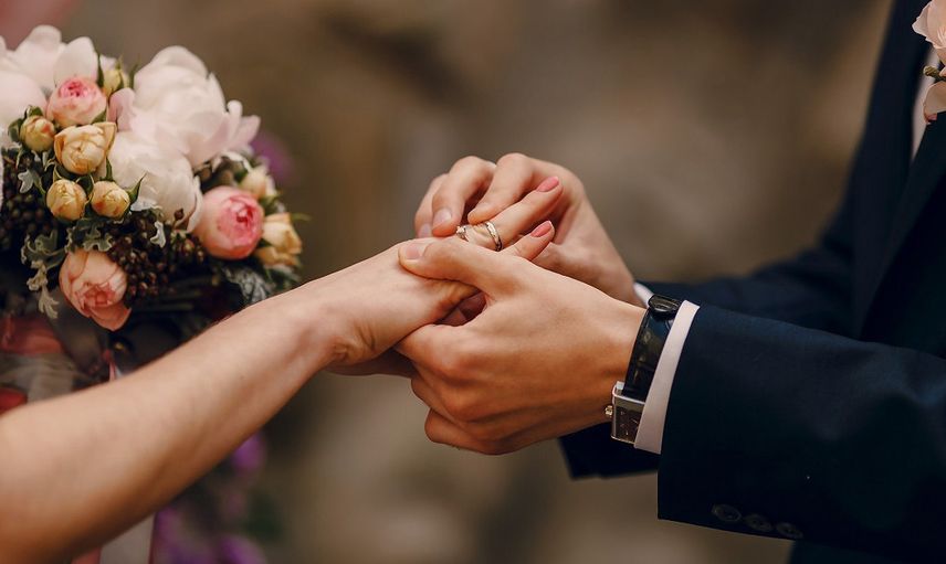 Evlenmek niyetinde olan bir erkek evleneceği kadının nerelerine bakabilir?