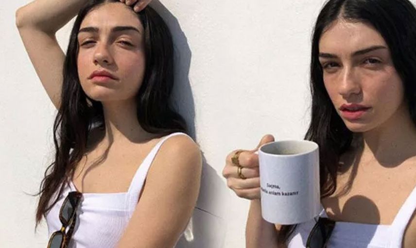 Hazar Ergüçlü'den olay yaratacak pozlar sütyen giymedi ortalık yıkıldı "Görünüyor hanımefendi!"