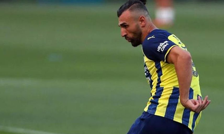  Hangi mevkide oynuyor?