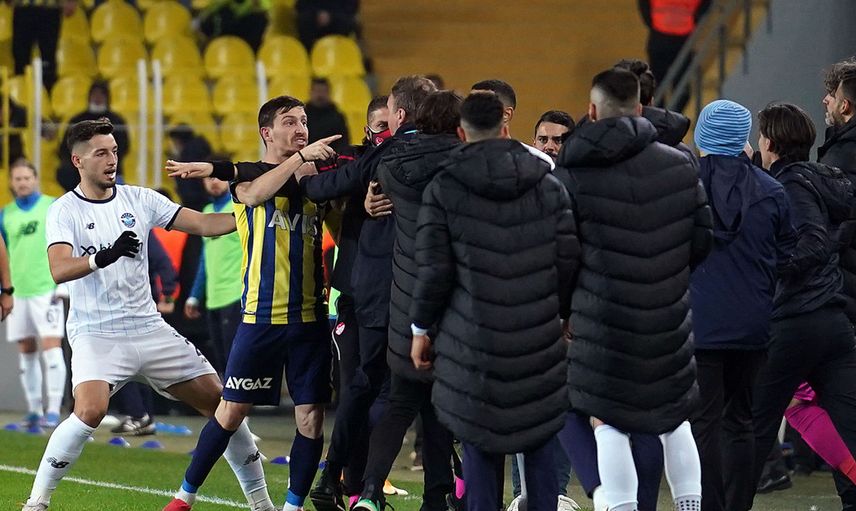 Fenerbahçe Başkanı Ali Koç'tan Samandıra'da Futbolcularla Sert Toplantı!