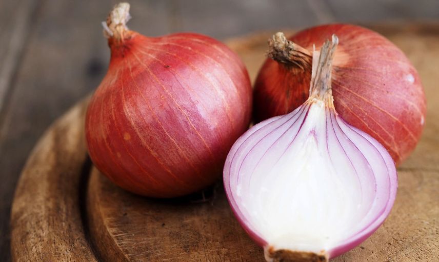 Soğana karanfil batırmak ne işe yarar? Soğana karanfil batırıp başucunuzda bekletmek o hastalığın doğal ilacı