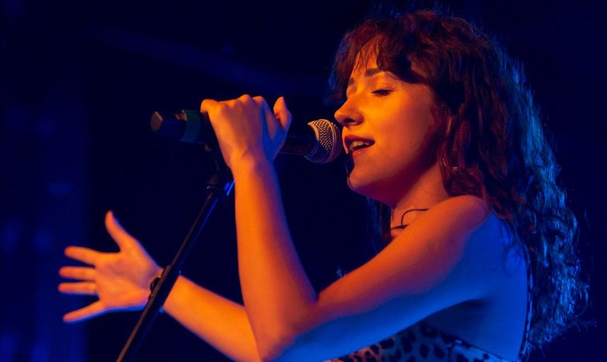 Ünlü Şarkıcı Zeynep Bastık Kimdir?