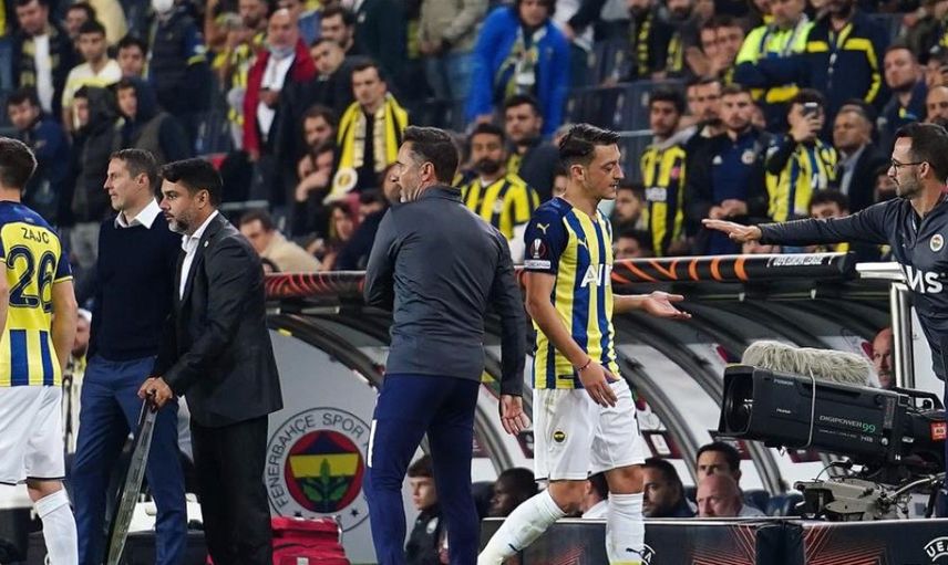 Fenerbahçe-Antwerp Maçında Oyundan Alınan Mesut Özil, Büyük Tepki Gösterdi!
