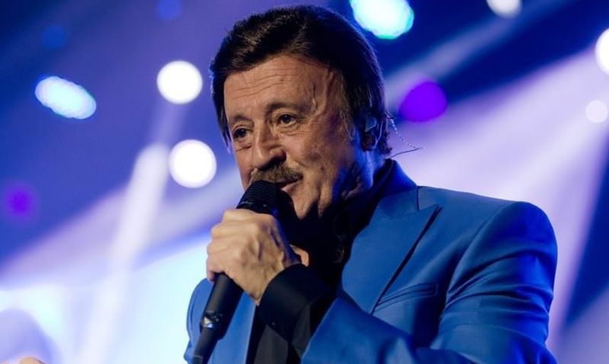 Parkta yattığım günlerim oldu diyen ünlü şarkıcı Selami Şahin hayatının film olacağının müjdesini sevenlerine verdi