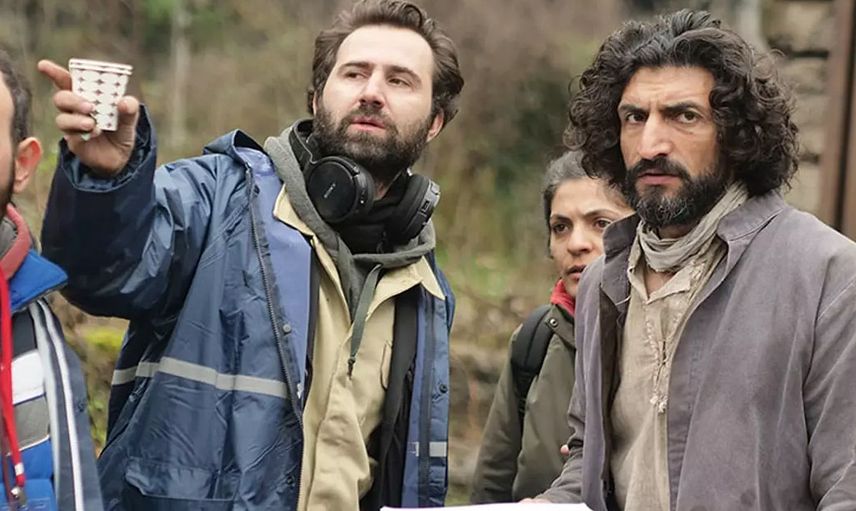 Netflix'in yeni Türk yapımı Kül yayınlandı: Alperen Duymaz ve Funda Eryiğit'in ateşli sahnesi sosyal medyayı salladı!