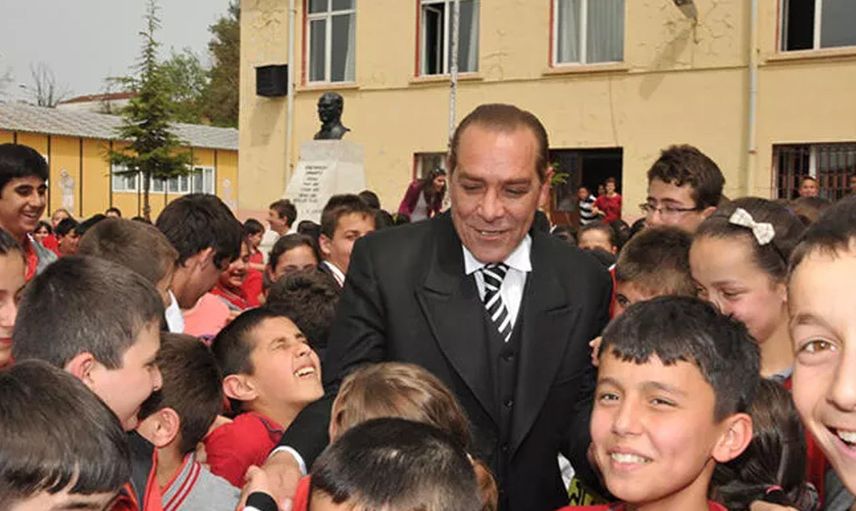 Atatürk’e Benzeyen Göksel Kaya Eşinden Yediği Dayakla Tanınmaz Hale Geldi