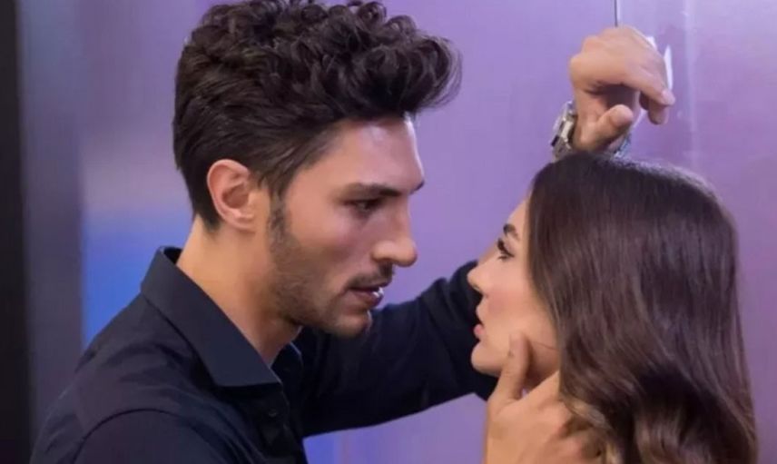 Aşk Mantık İntikam’ın aşkı gerçek mi oldu? Ünlü oyuncu Burcu Özberk gerçeği ağzından kaçırdı