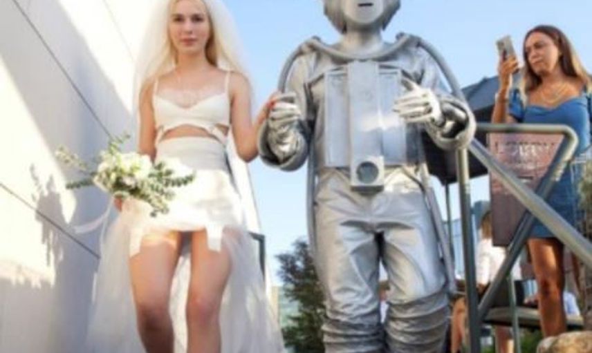 Aleyna Tilki Robotla Evlendi!