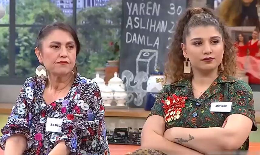 Gelinim Mutfakta yarışmasında gergin anlar! Nursel Ergin ağlayarak stüdyodan kaçtı