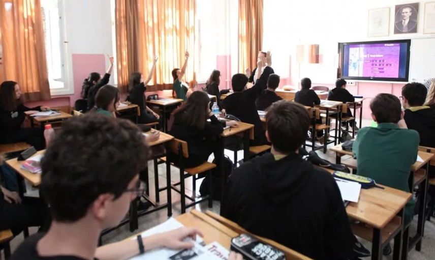 Akıllara durgunluk getiren iddia! Evli öğretmen öğrencisine cinsel ilişki daveti