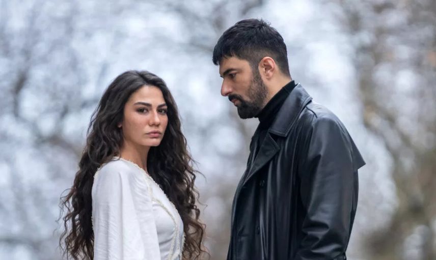 Demet Özdemir ve Engin Akyürek’ün ateşli sahnesi Adım Farah dizisine damga vurdu