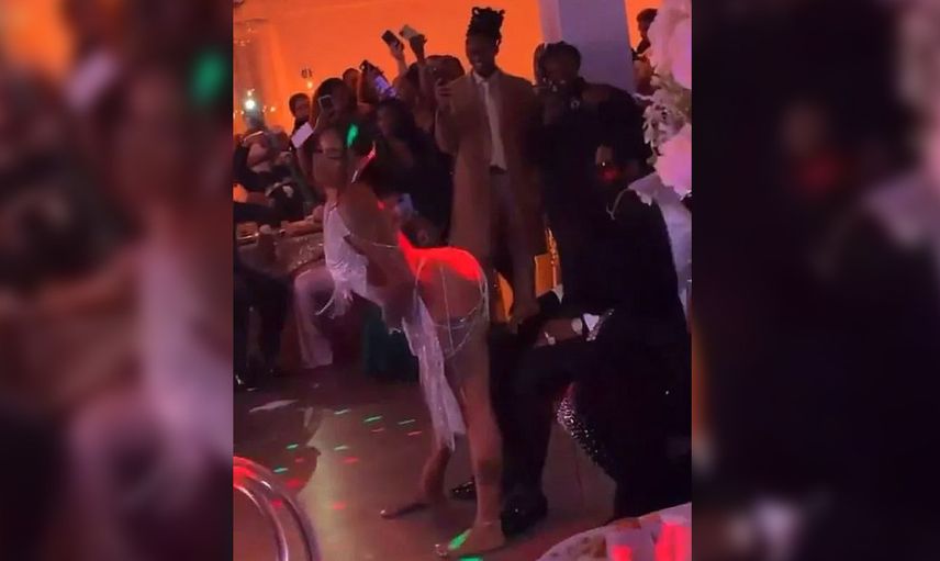 Amerika Birleşik Devletler'in Gelin Düğünde Tanga Giydi ve Kucak Dansı Yaptı