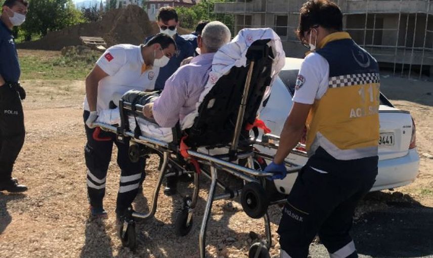  Aracında Oturan Adam: Hava Sıcaktı Çıkardım