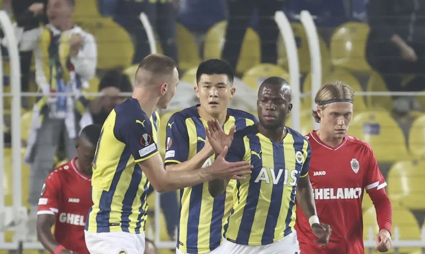 Fenerbahçe-Antwerp Maçında Oyundan Alınan Mesut Özil, Büyük Tepki Gösterdi!