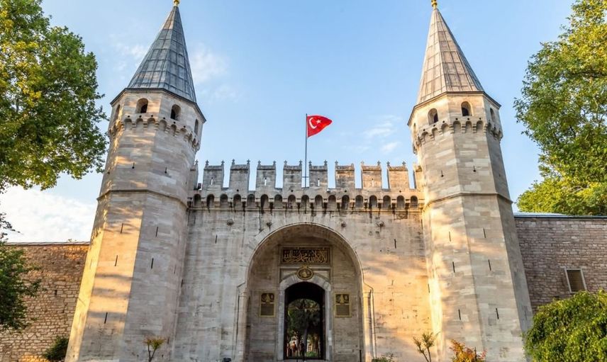 Topkapı Sarayı’nı Kim Yaptırdı?