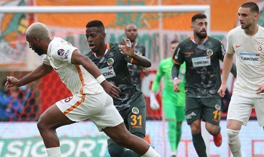 Galatasaray Teknik Direktörü Domenec Torrent Emre Akbaba'nın Transferi Hakkında Kritik Karar Aldı!