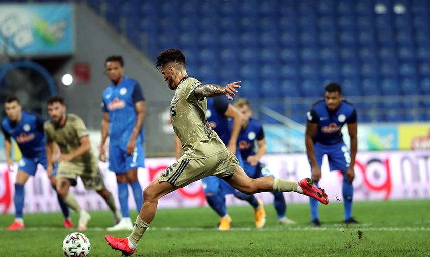 Fenerbahçe Jose Sosa İle Yollarını Ayırıyor!
