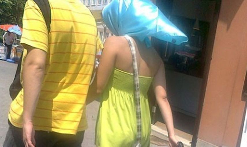 Sokak ortasında davranışlarıyla taktığı başörtüsüne halel getiren kişiler