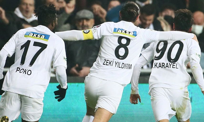 Cebrail Karayel, Galatasaray'a transfer olacağı yönündeki iddialara yanıt verdi