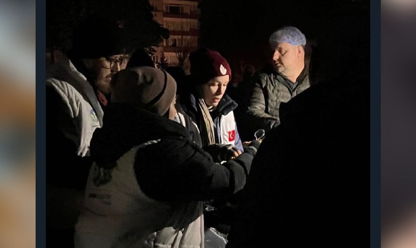 Arka Sokaklar'ın Zeynep'i Gamze Özçelik deprem bölgesine yardıma koştu