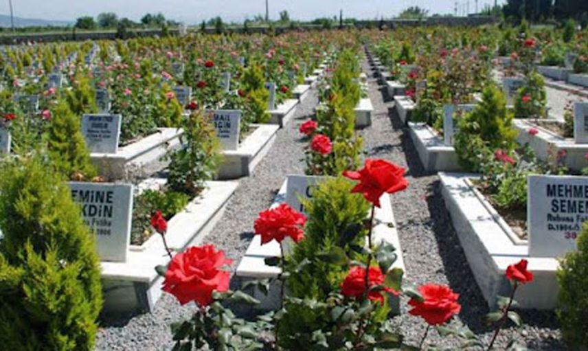 Mezara neden su dökülür, ölüye faydası var mıdır?