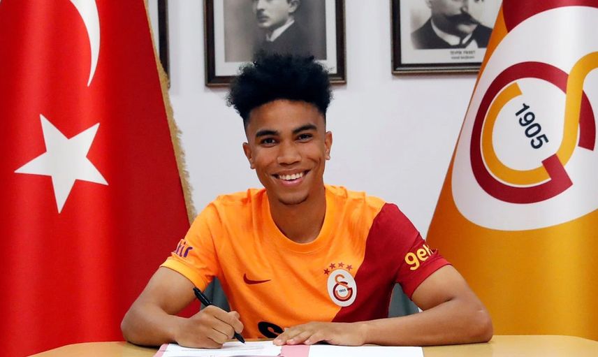 Fenerbahçe'nin Eski Kaptanı Alex De Souza, Galatasaraylı Gustavo Assunçao'yu Tebrik Etti!