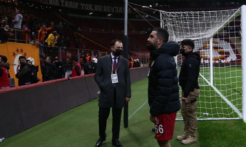 Galatasaray Kaptanı Arda Turan Tepki Çeken Göbeği Hakkında Konuştu
