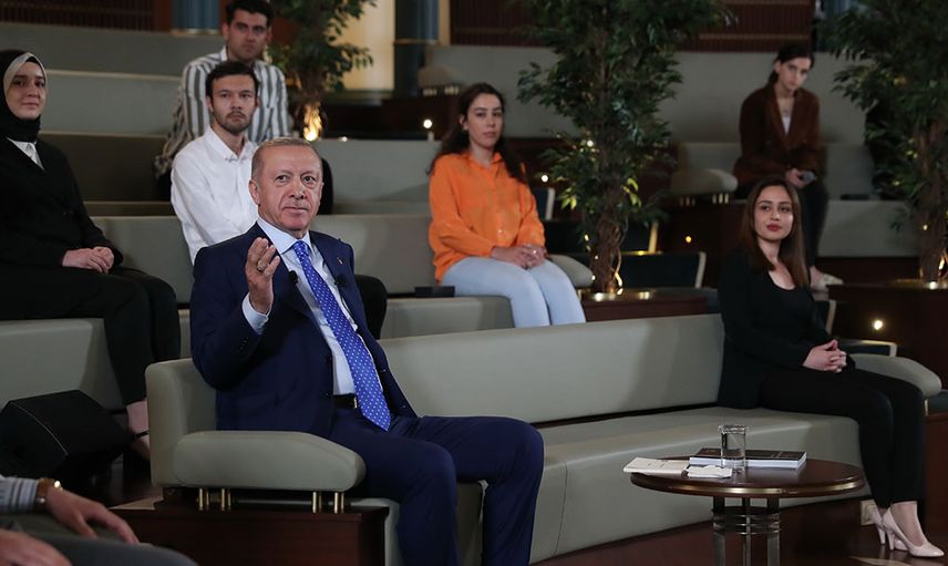 Cumhurbaşkanı Recep Tayyip Erdoğan, Cumhurbaşkanlığı Millet Kütüphanesi’nde gençlerle buluştu!