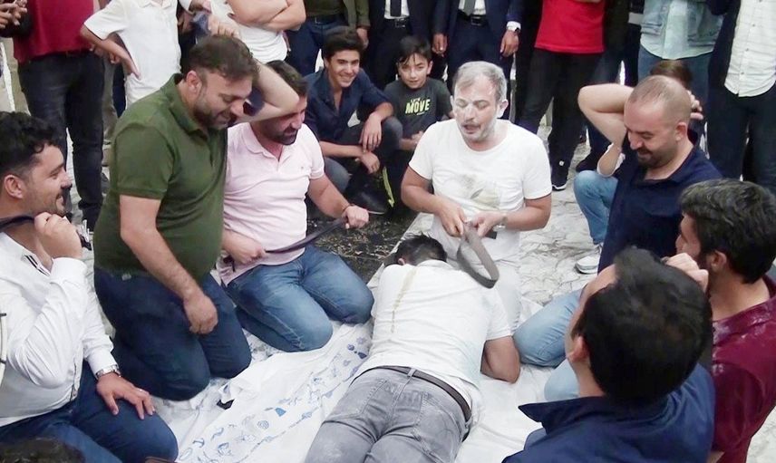 Erzurum'da Düğün Öncesi Yapılan Eğlencede Ağabeye ve Sağdıca Eziyet Ettiler