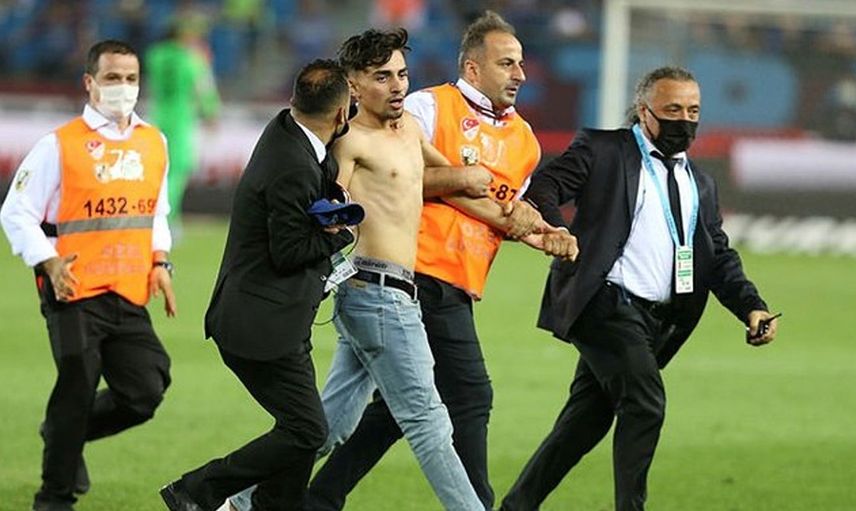 Trabzonspor-Galatasaray Derbisinde Abdülkadir Ömür, Gözyaşlarına Hakim Olamadı!