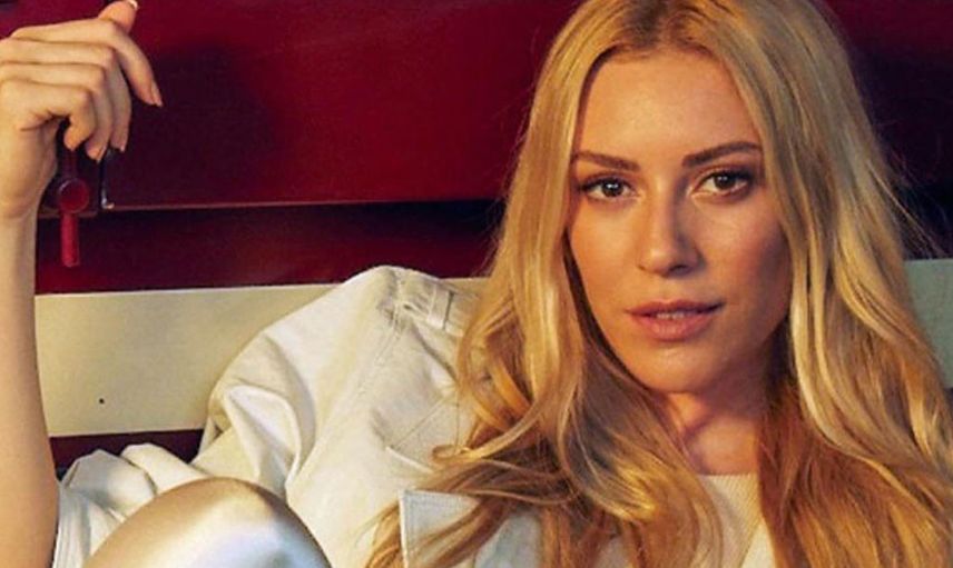 Sosyal medya bu fotoğrafı konuşuyor: Sinem Kobal’la aynı dizide rol aldığı kardeşinin o görüntüleri ortaya çıktı