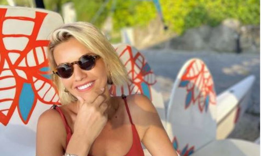 Esra Erol'dan Tatil Pozları! Bikinisiyle Sere Serpe Poz Verdi!