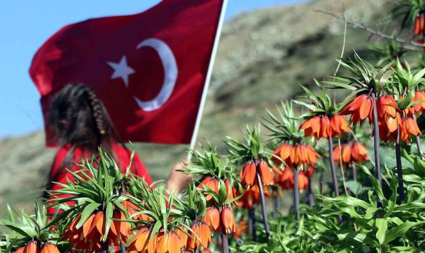 Görenleri kendisine aşık ediyor...