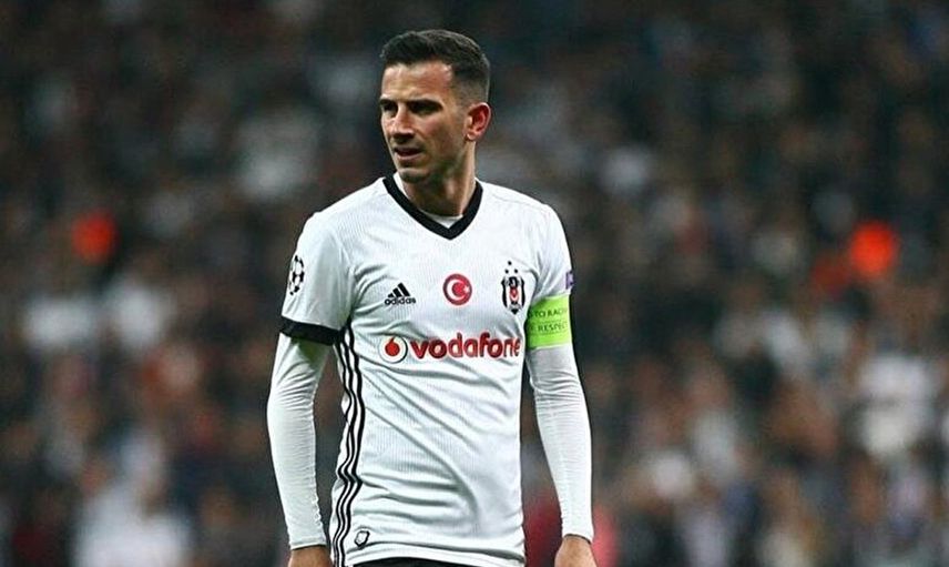 Beşiktaş ile sezon sonunda sözleşmesi sona erecek olan Oğuzhan Özyakup transferi için Trabzonsporla görüşüyor!
