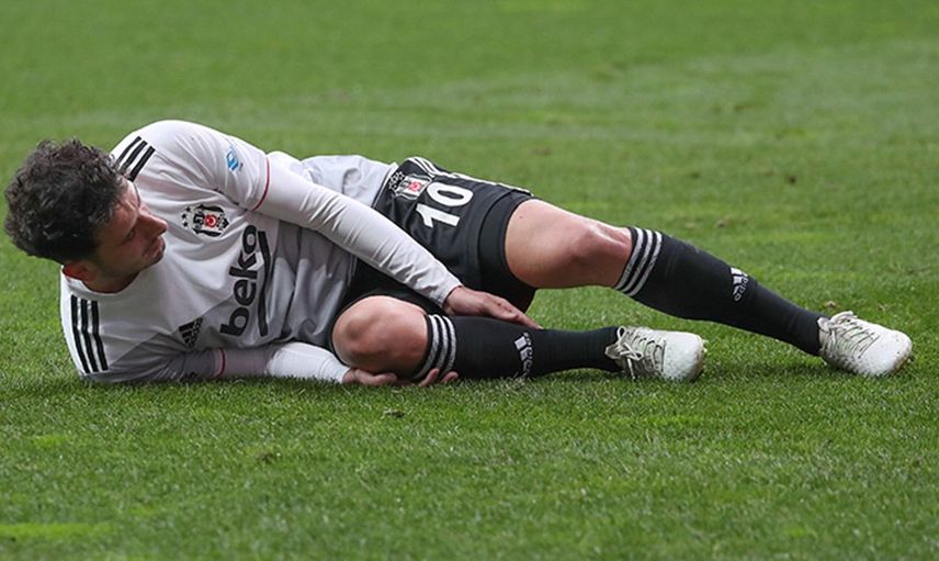 Beşiktaş ile sezon sonunda sözleşmesi sona erecek olan Oğuzhan Özyakup transferi için Trabzonsporla görüşüyor!