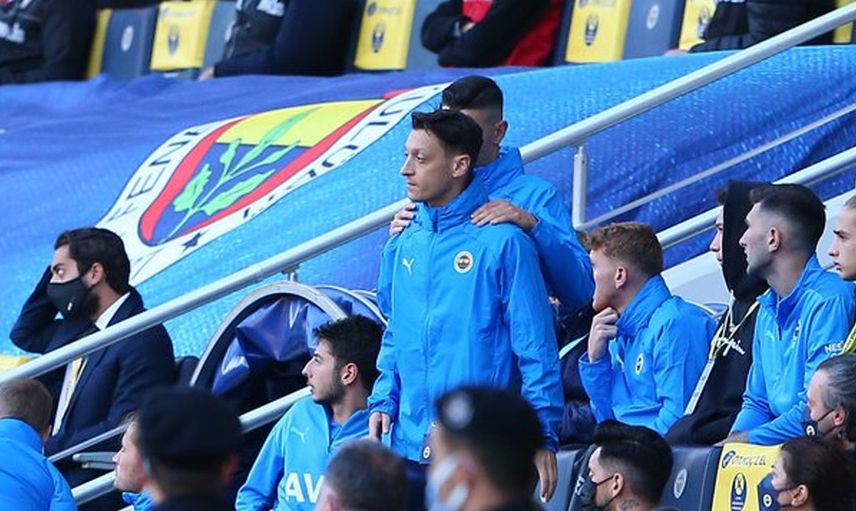 Fenerbahçe'de Mesut Özil, Vitor Pereira'ya Tepki Gösterdi!