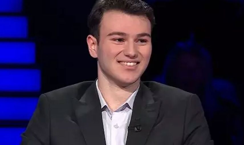 Kim Milyoner Olmak İster yarışmasında heyecanlı anlar: 5 milyonluk soru açıldı, Kenan İmirzalıoğlu kendini tutamayıp…