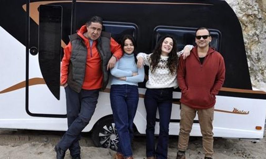 Sette korku dolu anlar! Ünlü oyuncu Aslı Bekiroğlu fenalaştı ambulansa kaldırıldı