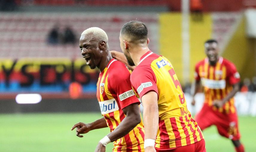 Kayserisporlu Mame Thiam Fenerbahçeli Golcüleri Solladı!