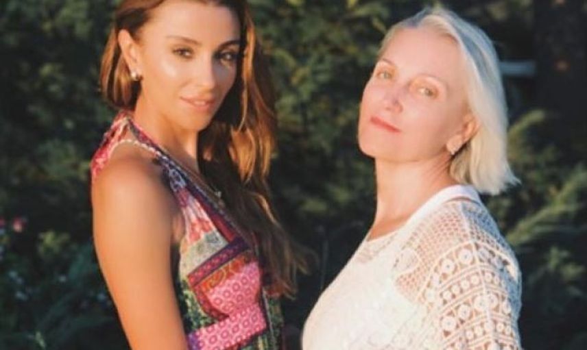 Özge Ulusoy ve Annesi