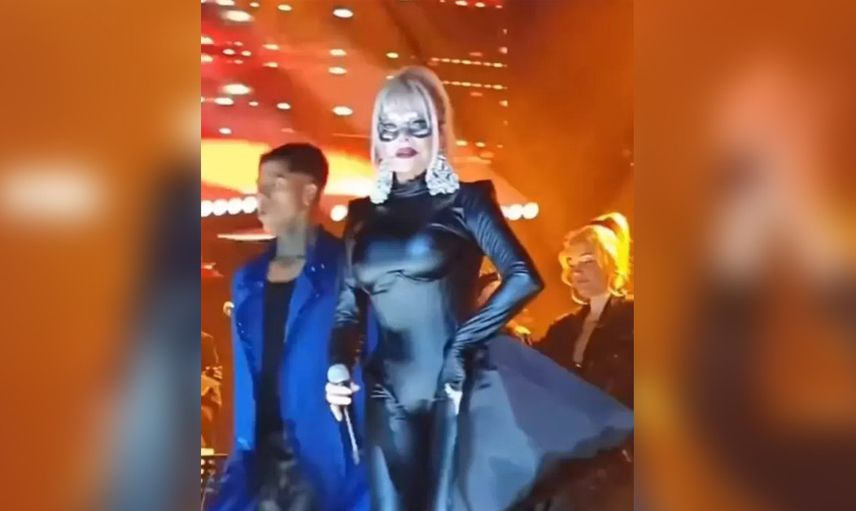 Ajda Pekkan’ın çok konuşulan ‘kedi kadın’ kostümü sosyal medyada alay konusu oldu! ‘Pazardan almış gibi’