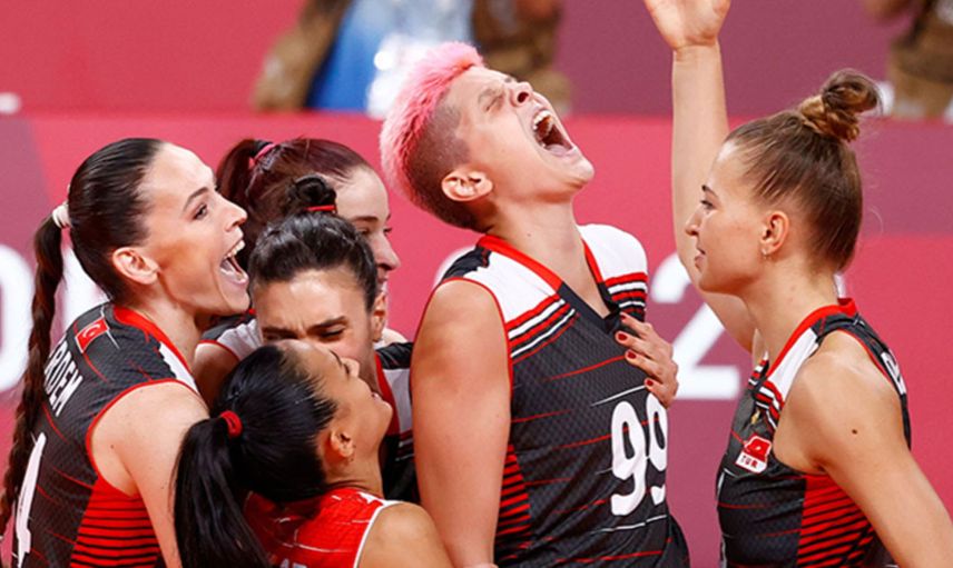 Çorap değiştirir gibi sevgili değiştiriyor! Ünlü voleybolcu Ebrar Karakurt’un yeni aşkı herkesi şaşırttı