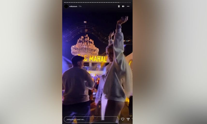 Sosyal medya fenomeni Mika Raun siyah tangası ile herkesi içinde utanmadan dans etti!