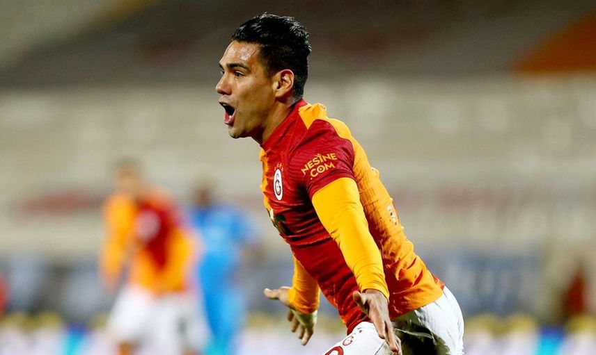 Galatasaray'da Radamel Falcao Krizi!